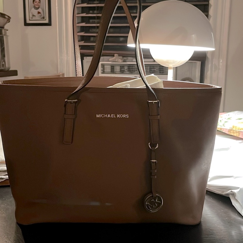 Michael kors jet set tote